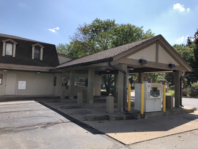More Photos Of 252 E Washington St, East Peoria Office For Lease