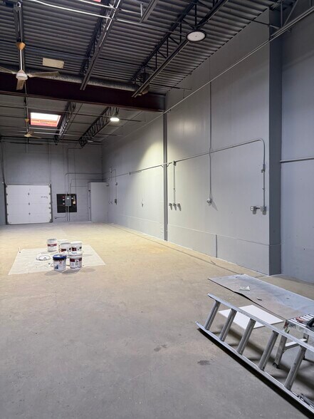 More Photos Of 484-516 Province Rd, Laconia Distribution For Lease
