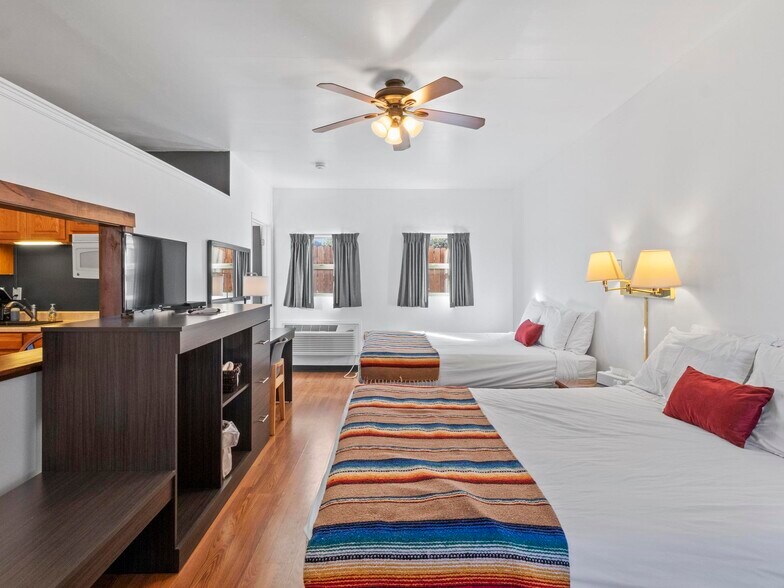 More Photos Of 475 W Main St, Escalante Hotel For Sale