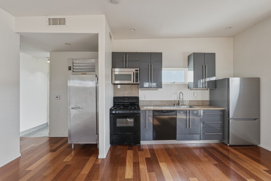 More Photos Of 137 Arena St, El Segundo Flex For Sale