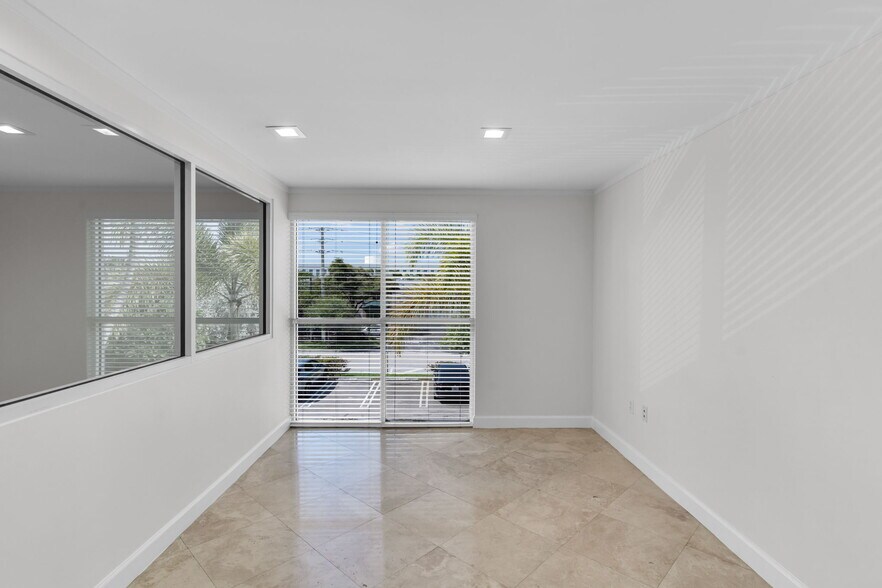 More Photos Of 8200-8358 NW 30th Ter, Doral Warehouse For Lease