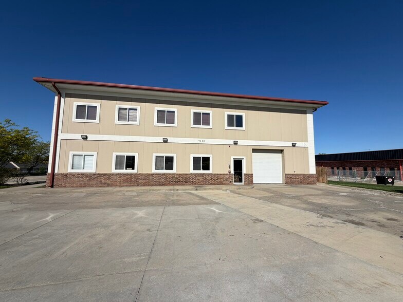 More Photos Of 4120 NE Port Dr, Lee's Summit Office For Sale