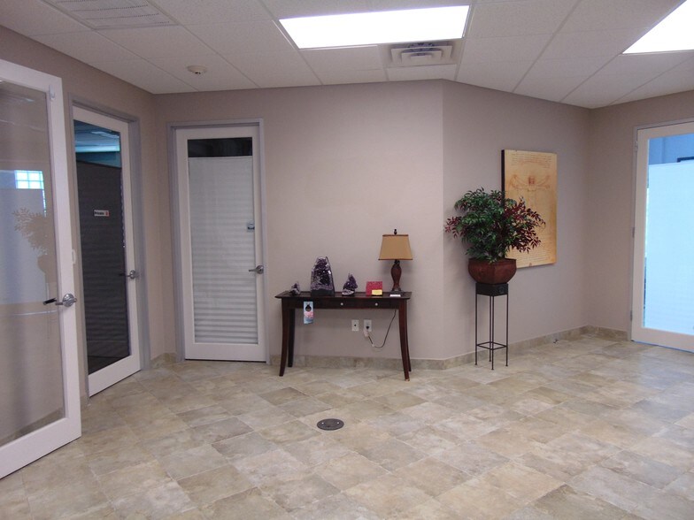 More Photos Of 101 Tiki Dr, Tiki Island Office Residential For Lease