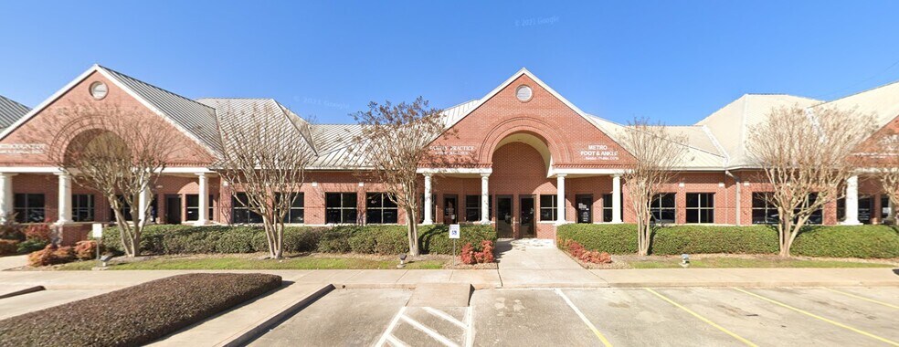 More Photos Of 2205-2225 Williams Trace Blvd, Sugar Land Office For Sale