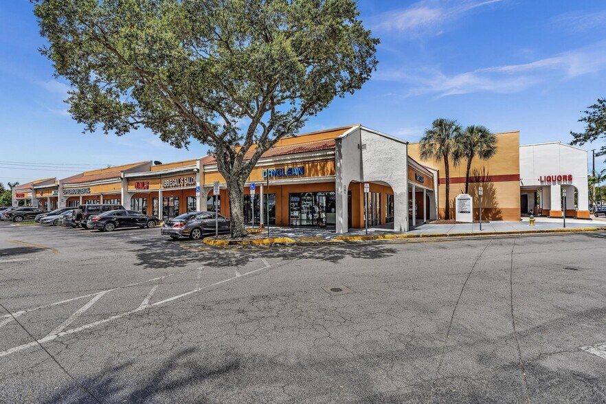 More Photos Of 8030-8384 N Pines Blvd, Pembroke Pines General Retail For Lease