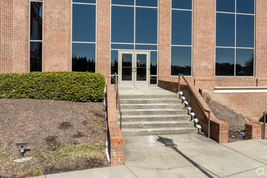 More Photos Of 4991 Lake Brook Dr, Glen Allen Office For Lease