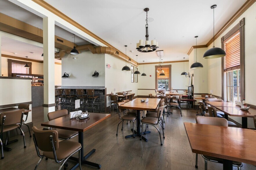 More Photos Of 98 Main St, Peabody General Retail For Sale