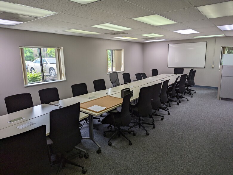 More Photos Of 217 Executive Dr, Cranberry Township Office For Lease