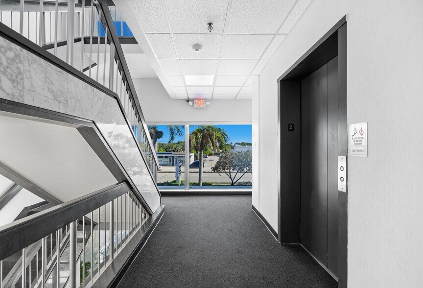 More Photos Of 1995 E Oakland Park Blvd, Fort Lauderdale Loft Creative Space For Sale