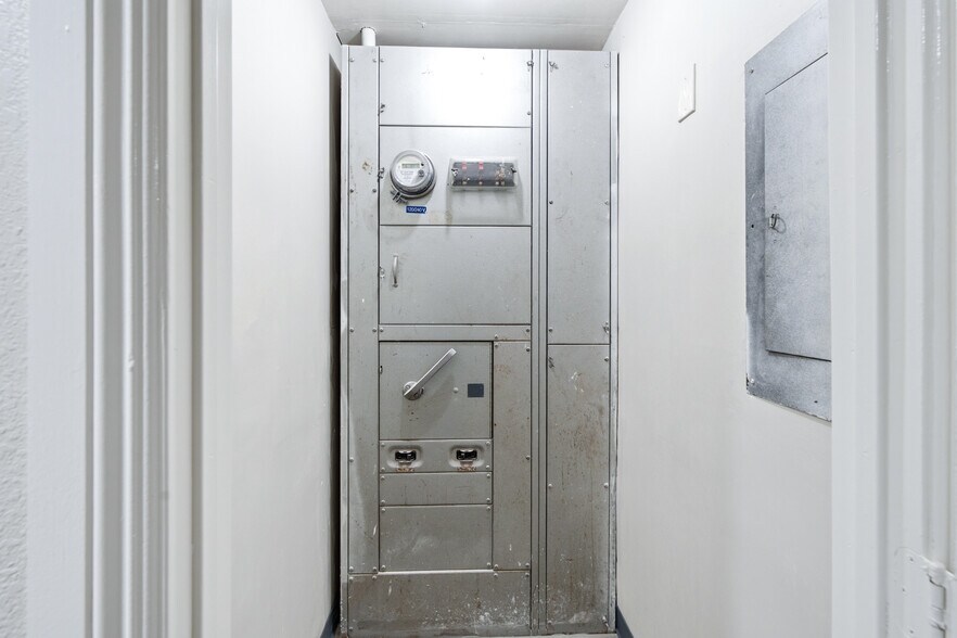 More Photos Of 247 E Highland Ave, San Bernardino Office Residential For Sale