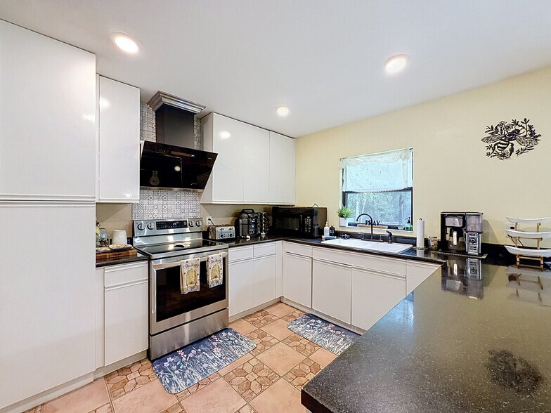 More Photos Of 26311 Willow St, Brooksville Specialty For Sale