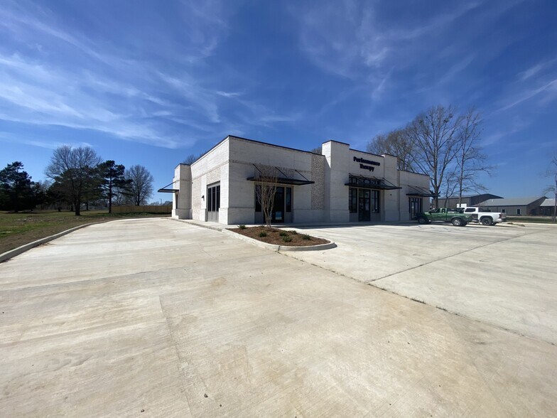 More Photos Of 787 US-49 Hwy, Flora Drugstore For Lease