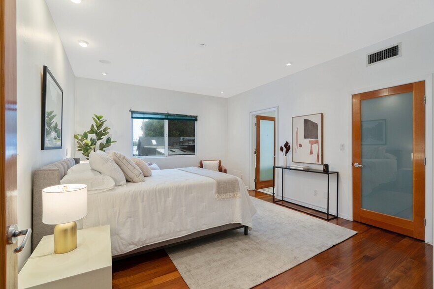 More Photos Of 1411-1413 Cloverfield Blvd, Santa Monica Apartments For Sale