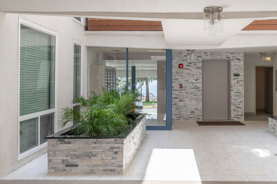 More Photos Of 901 Ocean Ave, Santa Monica Apartments For Sale