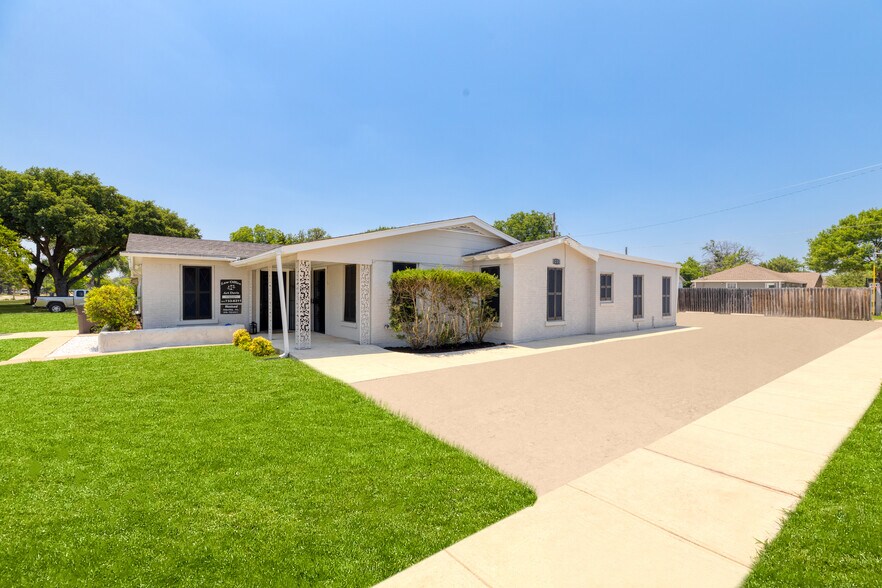 More Photos Of 5231 San Pedro Ave, San Antonio Office Residential For Sale