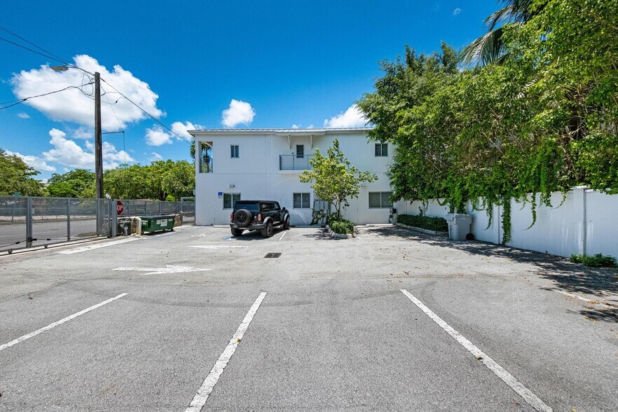 More Photos Of 3305 SW 37th Ave, Miami Office For Sale