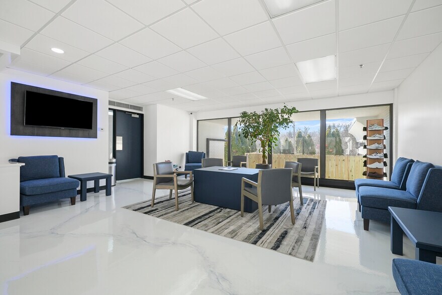 More Photos Of 9050 W 81st St, Justice Medical For Lease