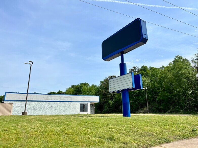 Primary Photo Of 2850 N Market St, Shreveport Freestanding For Sale