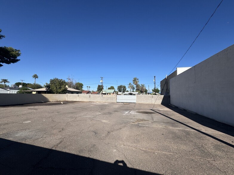 More Photos Of 236 N Country Club Dr, Mesa Freestanding For Sale