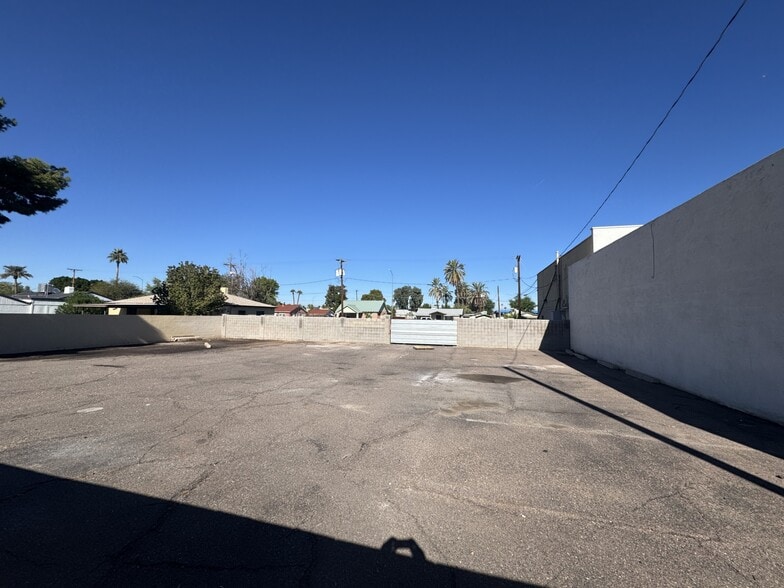 More Photos Of 236 N Country Club Dr, Mesa Freestanding For Sale