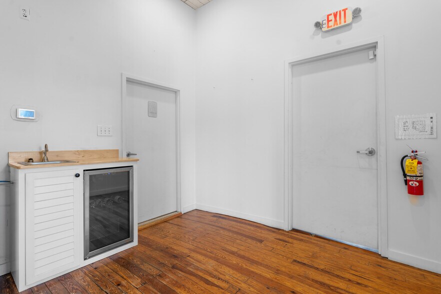 More Photos Of 312 N Highland Ave NE, Atlanta Storefront Retail Office For Lease