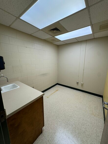 More Photos Of 407 N Salem Ave, Sumter Medical For Sale