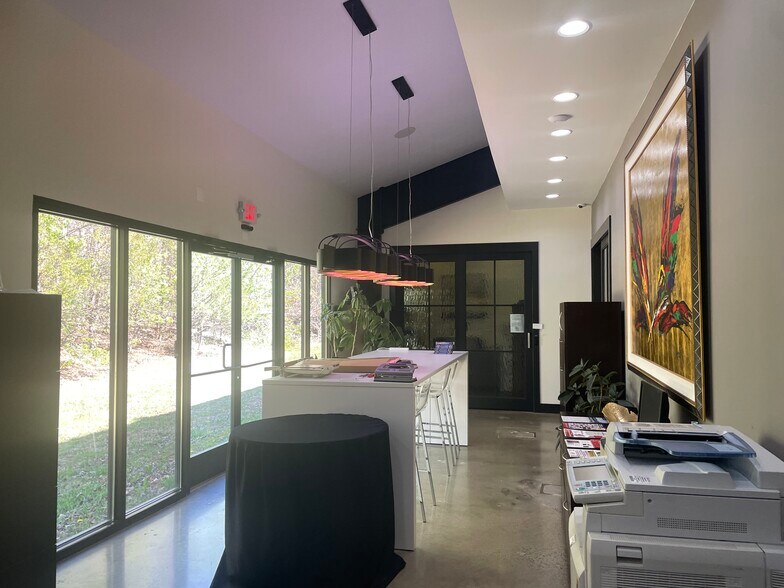 More Photos Of 7373 Comfort Inn Dr, Warrenton General Retail For Lease