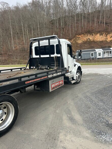 More Photos Of 160 Lynn Rd, Johnson City Manufacturing For Sale