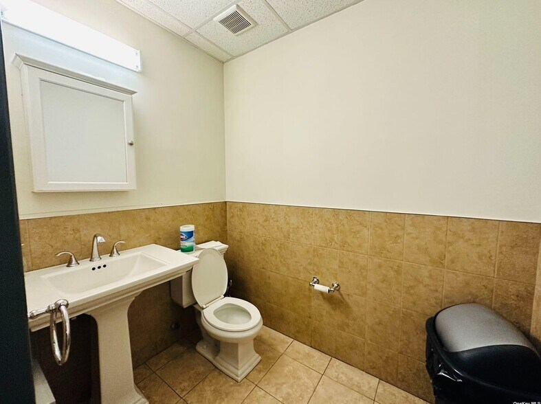 More Photos Of 11917 29th Ave, Flushing Industrial For Lease