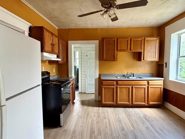 More Photos Of 484 Route 302, West Van Lear Specialty For Sale