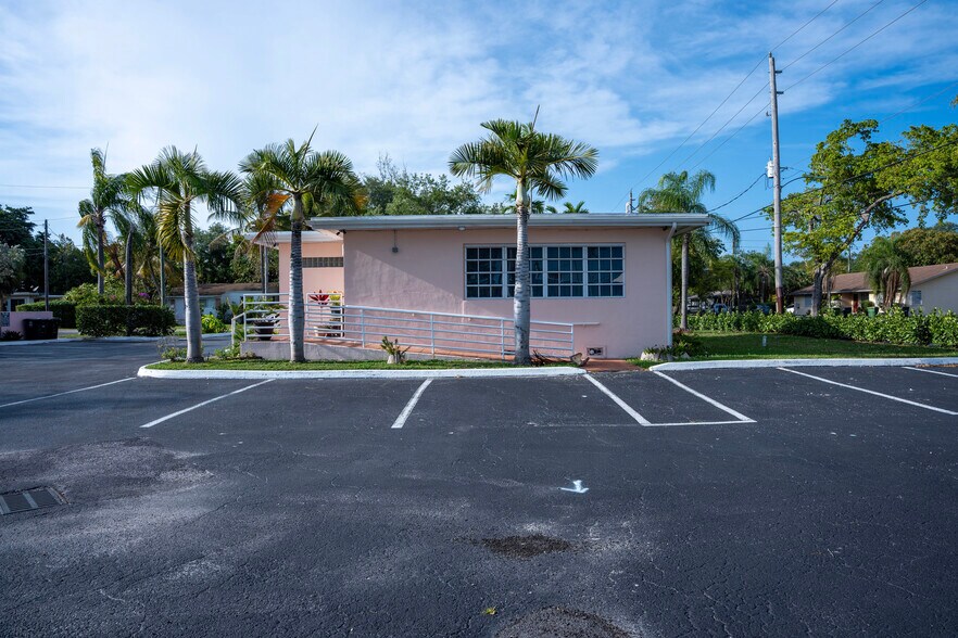 More Photos Of 986 NE 126th St, Miami Office Residential For Sale