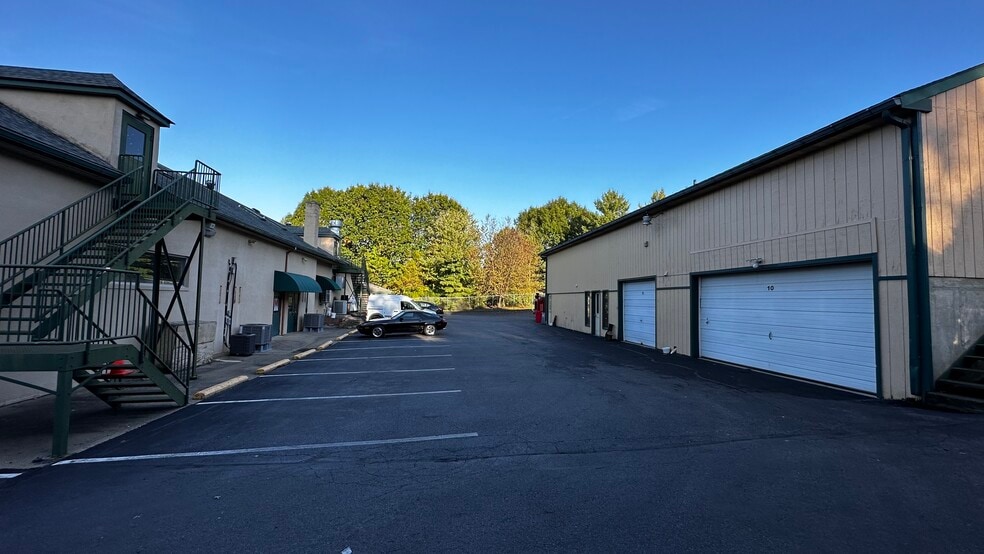 More Photos Of 1850 Friedensville Rd, Bethlehem Office For Lease