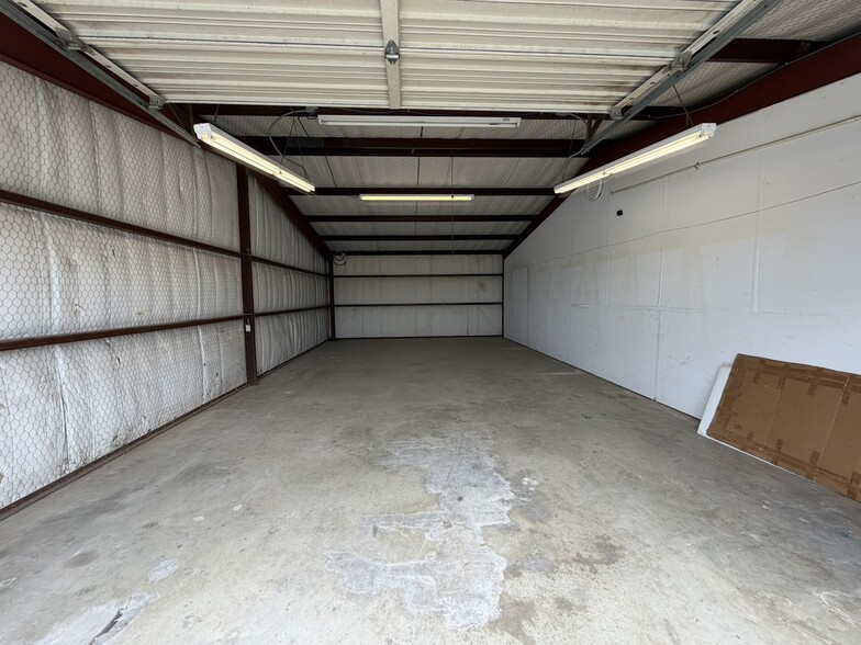 More Photos Of 14640 S FM 2790 W, Lytle Warehouse For Lease