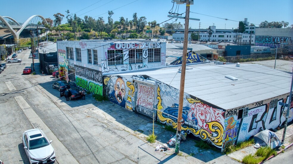 More Photos Of 650 S Rio St, Los Angeles Warehouse For Lease