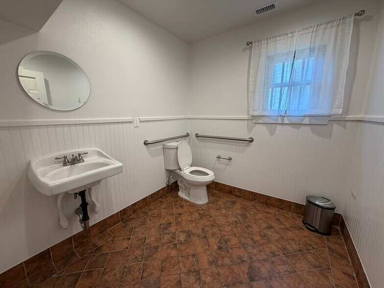 More Photos Of 1191 E Walnut St, Pasadena Office Residential For Lease