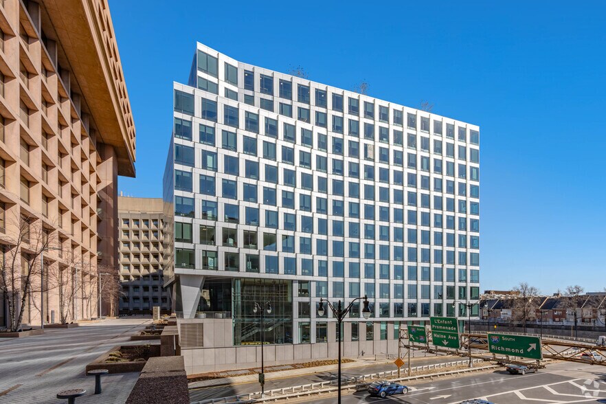 More Photos Of 500 L'Enfant Plz SW, Washington Office For Lease