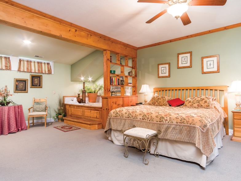 More Photos Of 86 Lily Pad Ln, Flat Rock Hotel For Sale