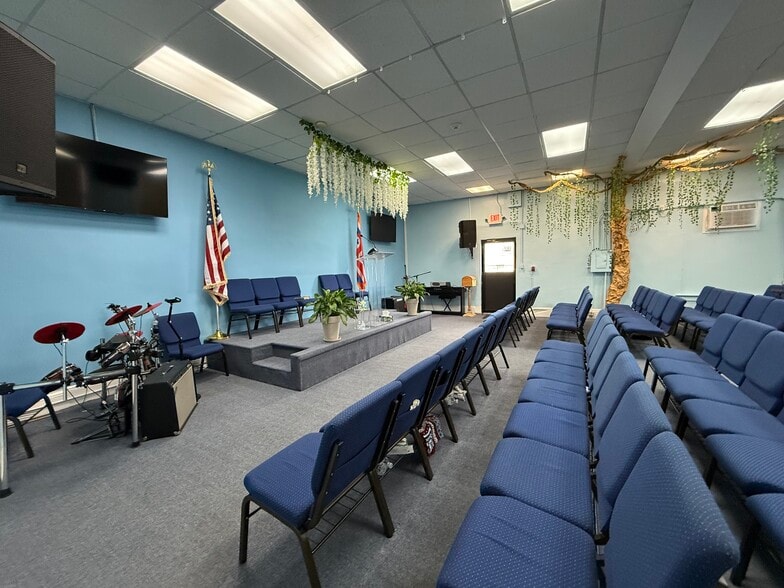 More Photos Of 2913 Jeannette St, Union City Storefront Retail Residential For Sale