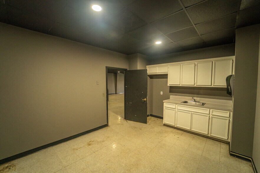 More Photos Of 3011 Houston Hwy, Victoria Warehouse For Sale