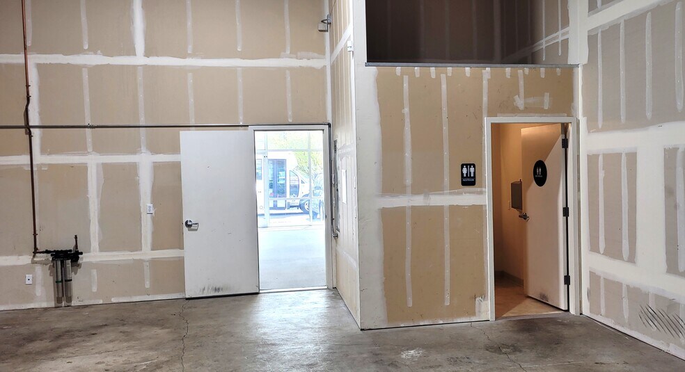 More Photos Of 5420 State Farm Dr, Rohnert Park Light Manufacturing For Lease