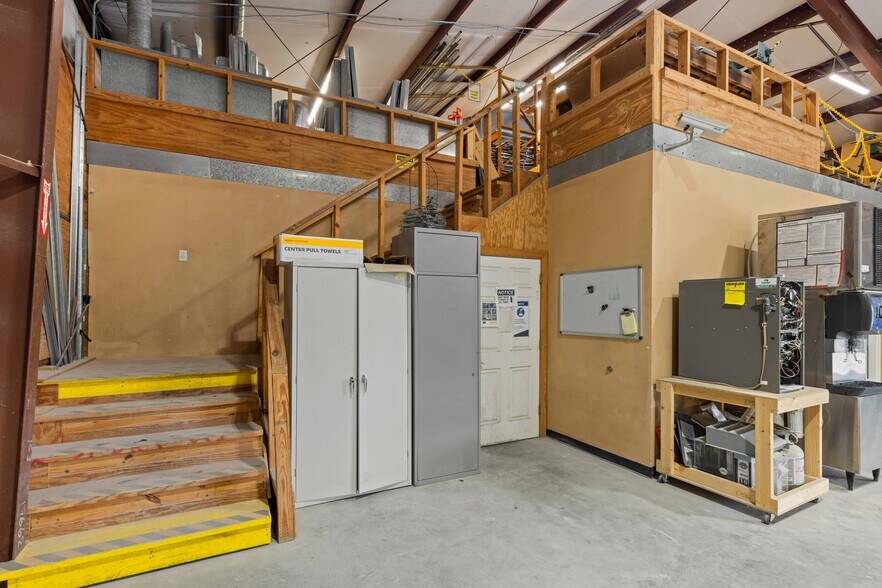 More Photos Of 5252 FM 517 Rd E, Dickinson Flex For Sale