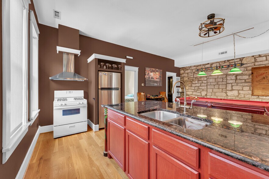 More Photos Of 87 Spring St, Eureka Springs Storefront Retail Residential For Sale