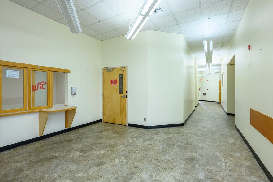 More Photos Of 424 NE Ford St, Mcminnville Office For Sale