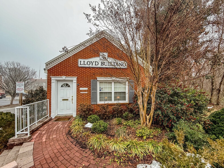 More Photos Of 89 Duke St, Prince Frederick Freestanding For Lease