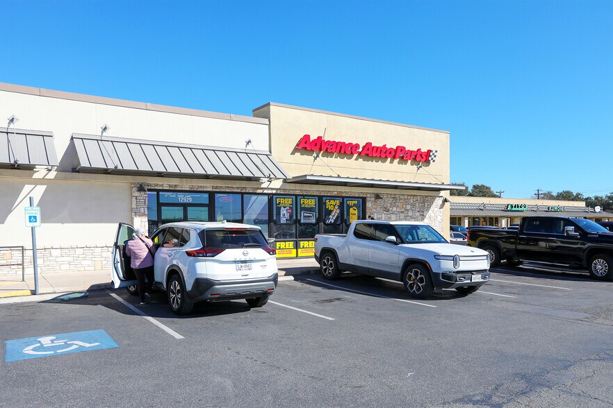 More Photos Of 12908-12932 Bandera Rd, Helotes General Retail For Sale