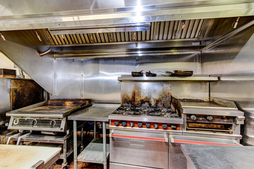 More Photos Of 215 10th St, Augusta General Retail For Sale