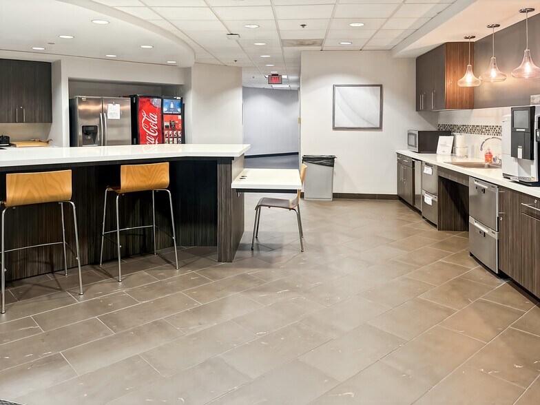 More Photos Of 5605 N MacArthur Blvd, Irving Coworking Space