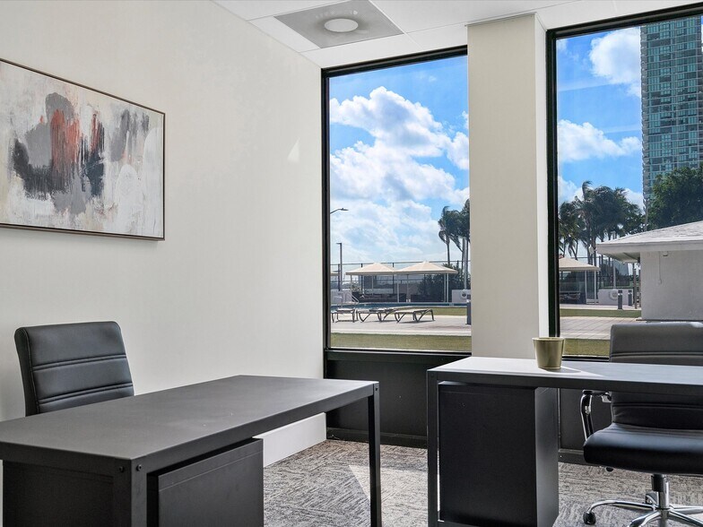 More Photos Of 600 NE 36th St, Miami Apartments For Lease