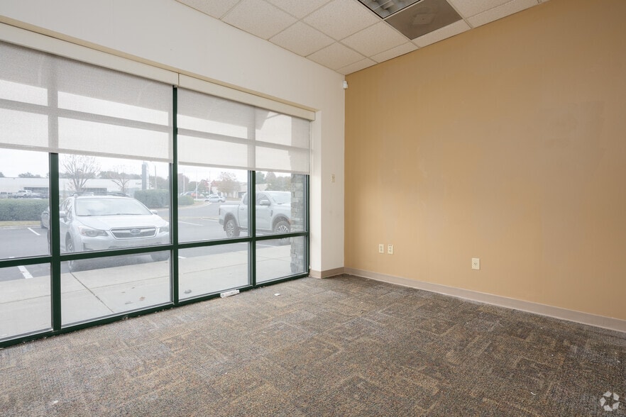 More Photos Of 7360 W Friendly Ave, Greensboro Unknown For Lease