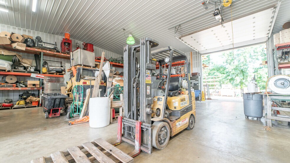 More Photos Of 139 Gatlin Dr, Griffith Industrial For Lease